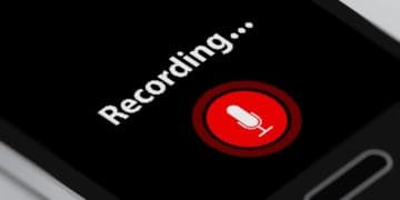 smartphone with voice recording icon
