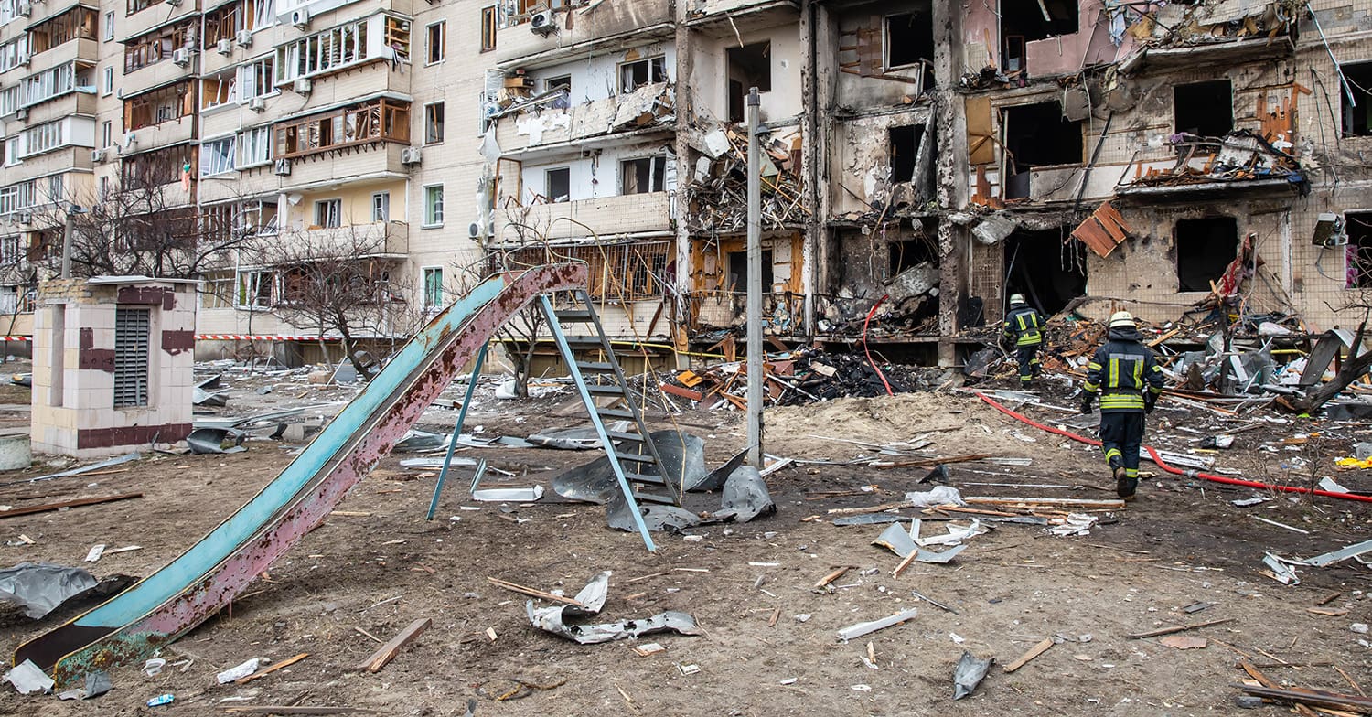 russia ukraine war burned out building