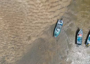 boats stuck at low tide