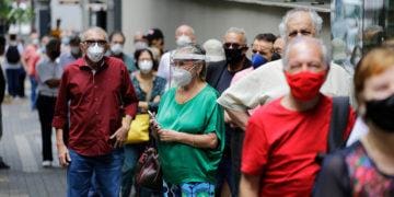 people waiting in covid line