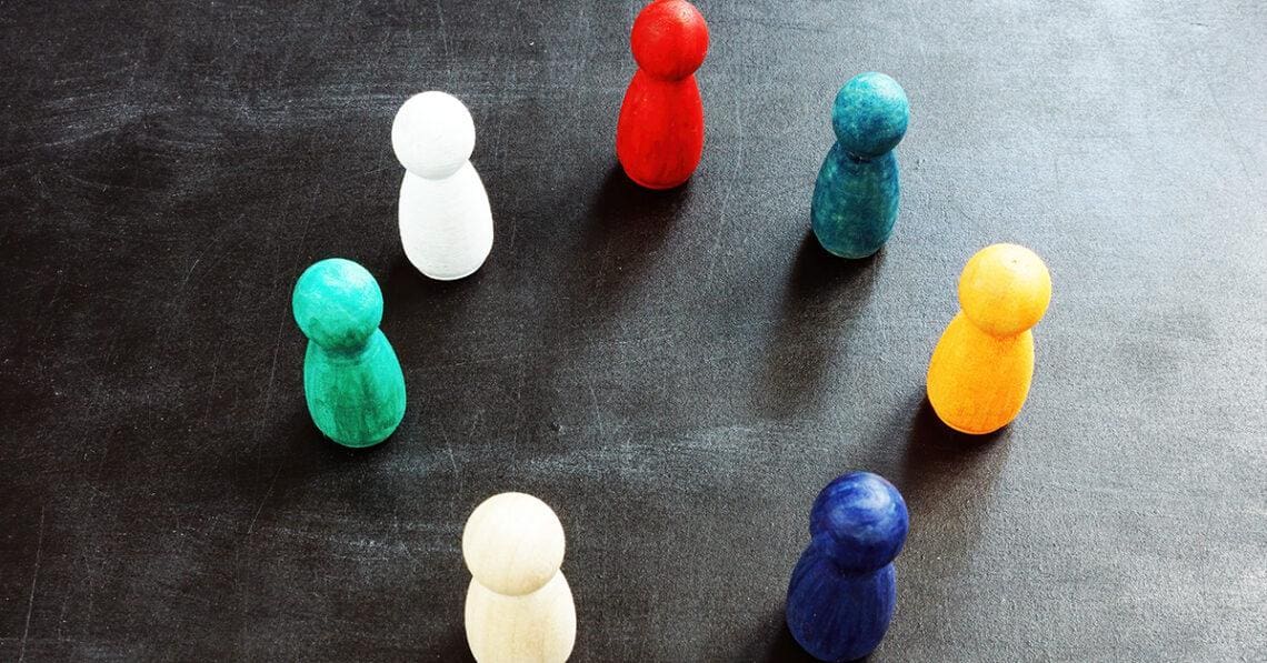 colored pawns in a circle