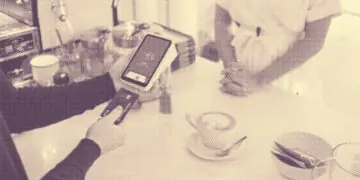 shopper paying for coffee with credit card