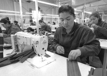 women working in chinese clothing factory