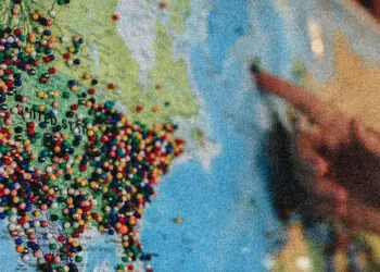 us map with pins