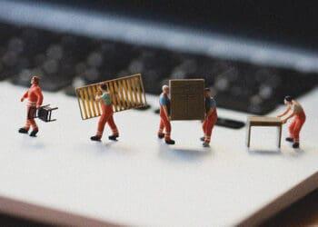 figurines moving items