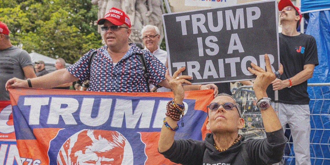 pro and anti trump protestors