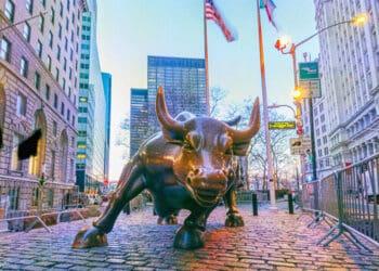bull statue on wall street