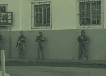 officers outside jail latin america