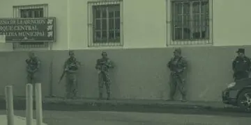 officers outside jail latin america