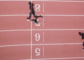 runner lagging behind leader