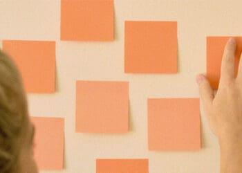 woman setting intentions on post it notes