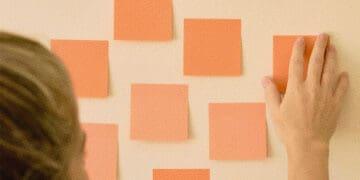 woman setting intentions on post it notes