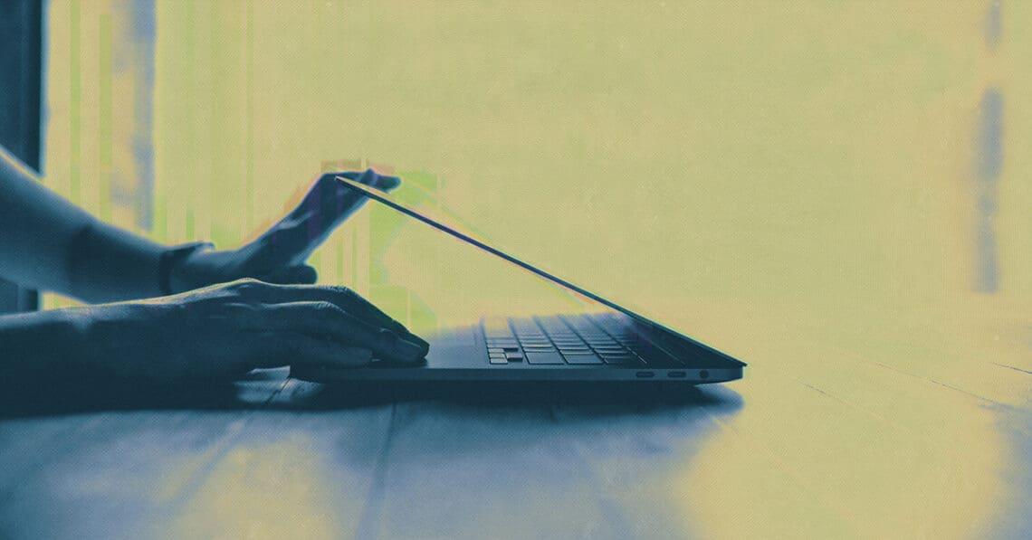 closing laptop