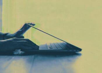 closing laptop