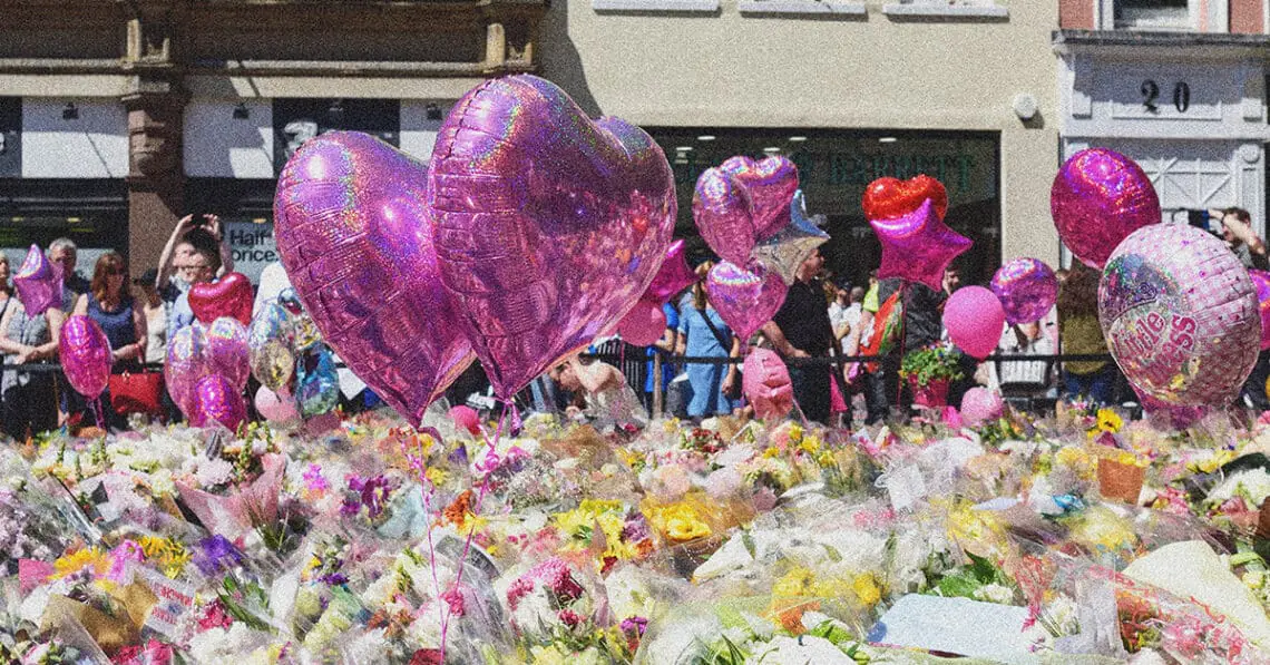 manchester uk terrorist attack flowers