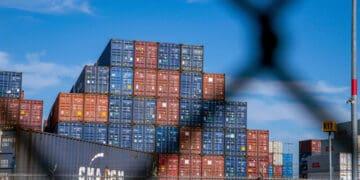 shipping containers port of los angeles
