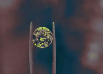 diamond mining diamond in tweezers