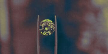 diamond mining diamond in tweezers